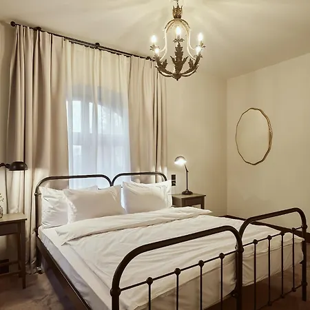 Arche Klasztor فروتسواف