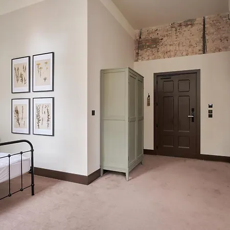 Arche Klasztor فروتسواف