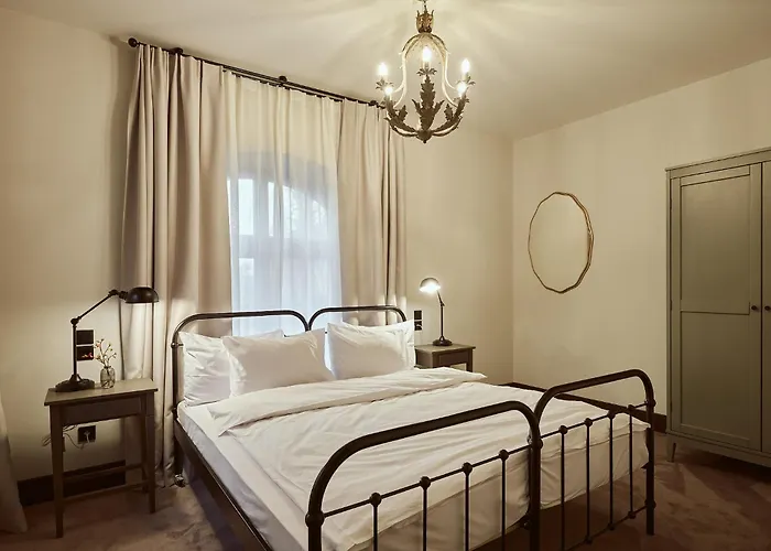 Arche Klasztor فروتسواف